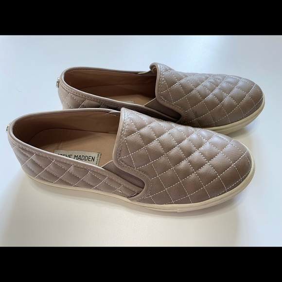 steve madden beige slip ons